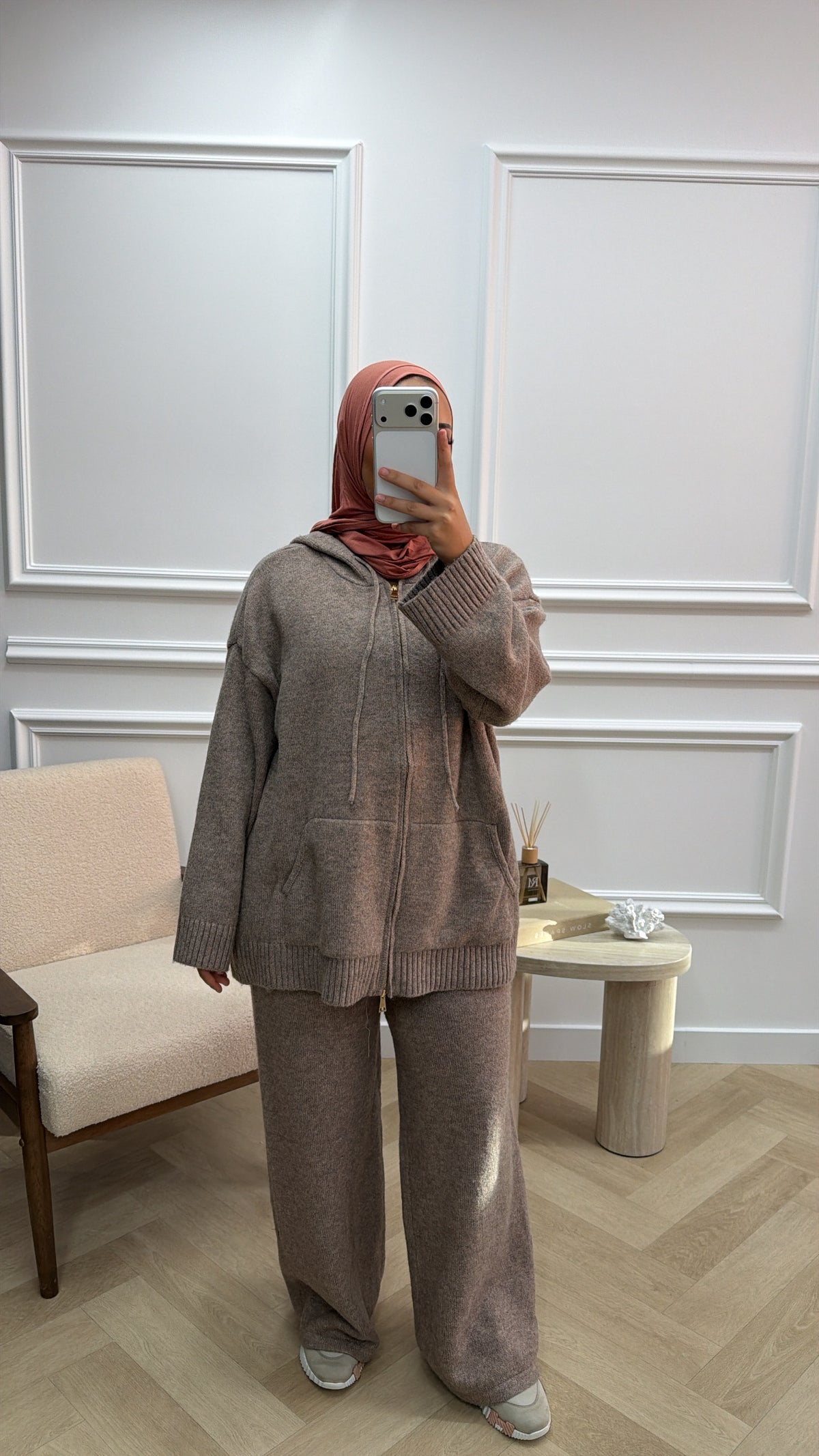 WOLLEN VEST MET CAPUCHON TAUPE