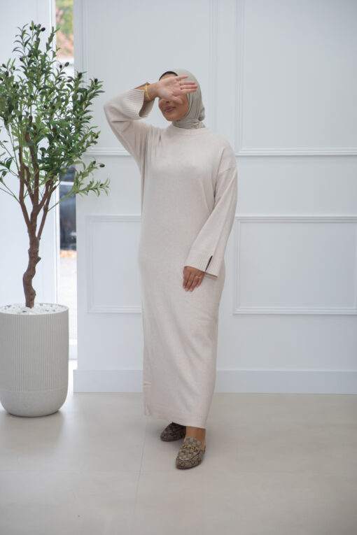 SWEATERDRESS MET SPLIT BEIGE - Afbeelding 4