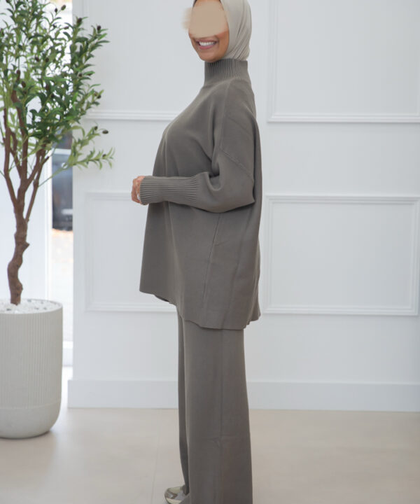 Alternative view of KNITTED SET TAUPE