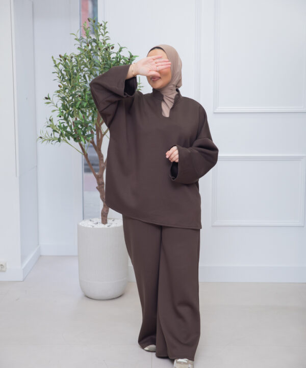 TWO PIECE SET MET KRAAG DARKBROWN