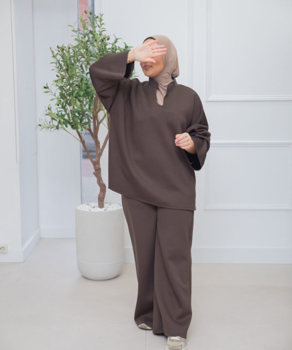 Alternative view of TWO PIECE SET MET KRAAG DARKBROWN