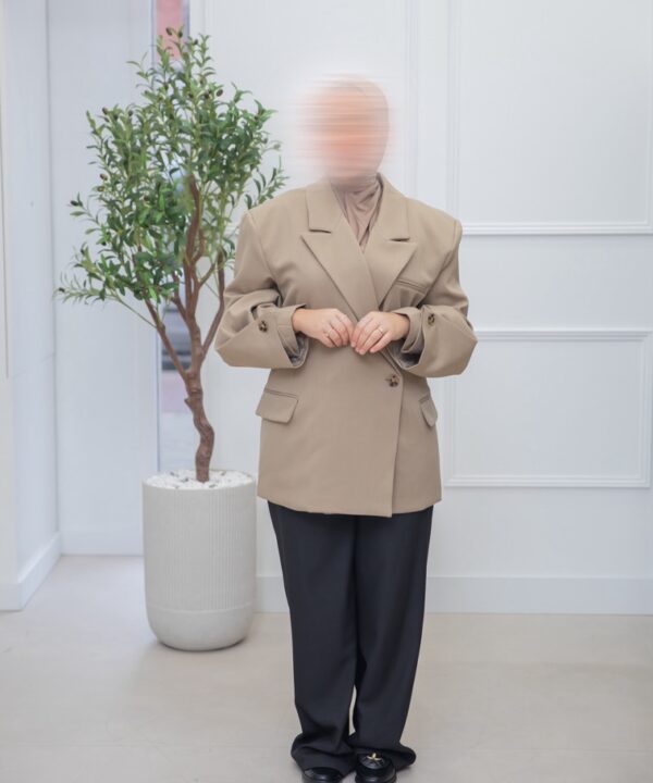Alternative view of OVERSIZED BLAZER MET KNOPEN TAUPE