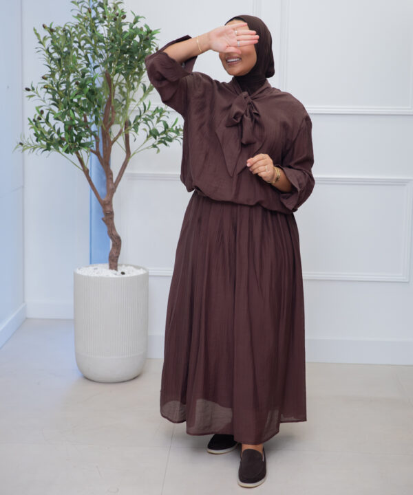 ROKSET MET STRIK BRUIN