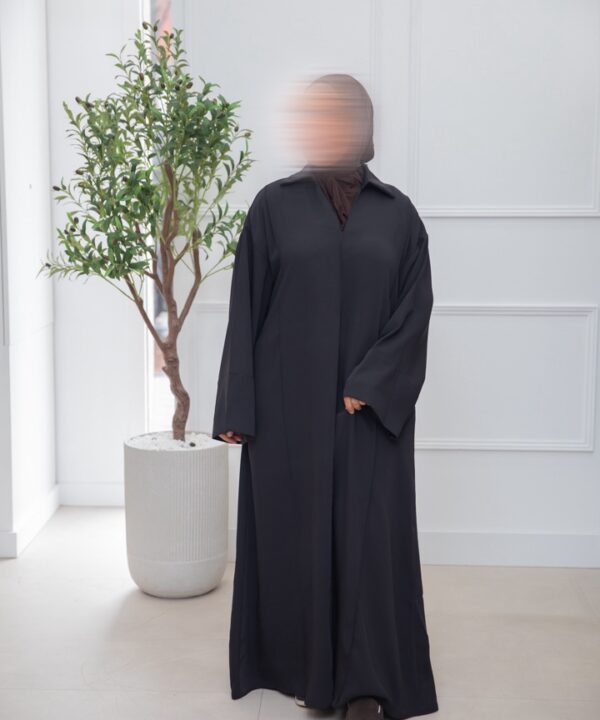 ABAYA MET KRAAG BLACK