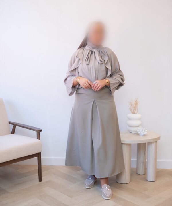 RUFFLE BLOUSE TAUPE